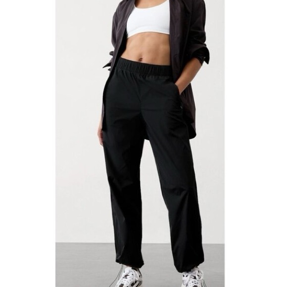 Athleta Rise Pant Black Small Relaxed Fit Track Pants Mid Rise Bungee Hem - Picture 1 of 10